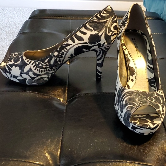 Naturalizer Shoes - Beautiful Pumps NWOT